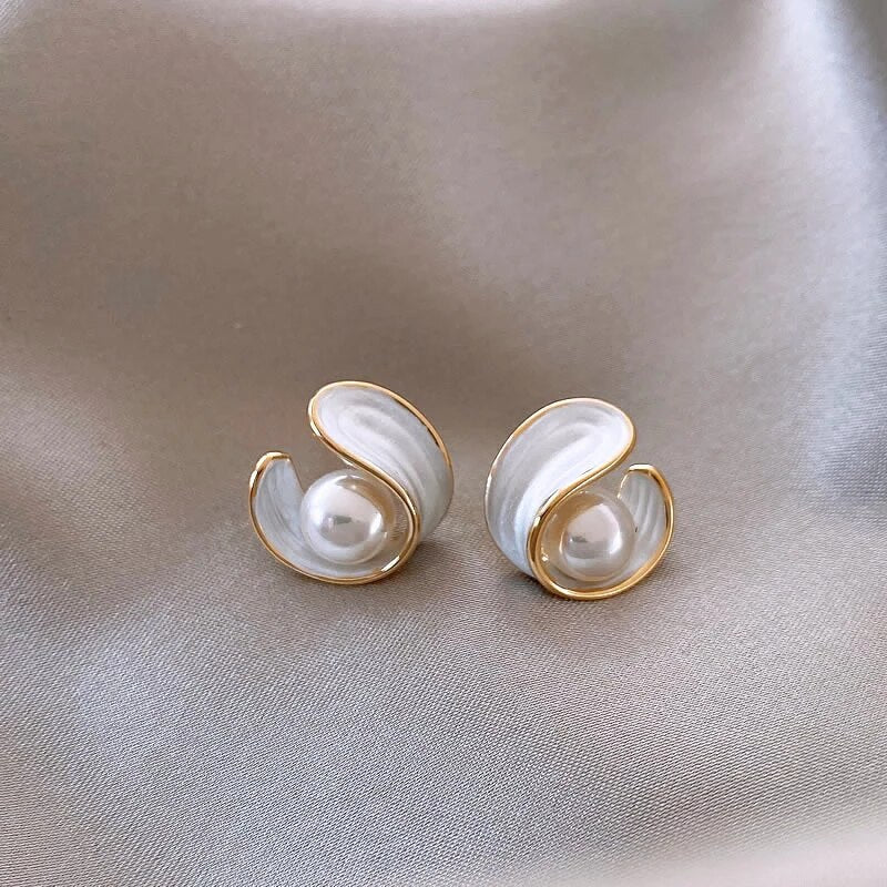 Felicia I Classy Earrings