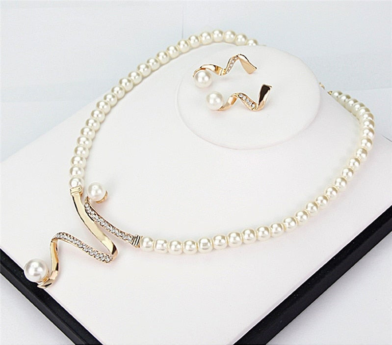 Astraea I Pearl Necklace + FREE EARRINGS