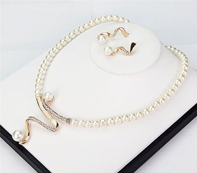 Astraea I Pearl Necklace + FREE EARRINGS