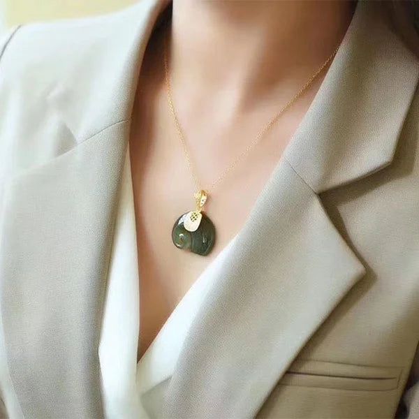 Aureum I Stone Elephant Pendant