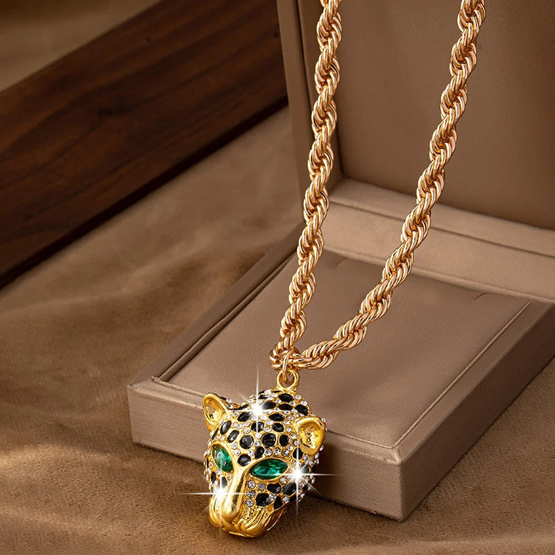 Roar I Leopard Shape Pendant
