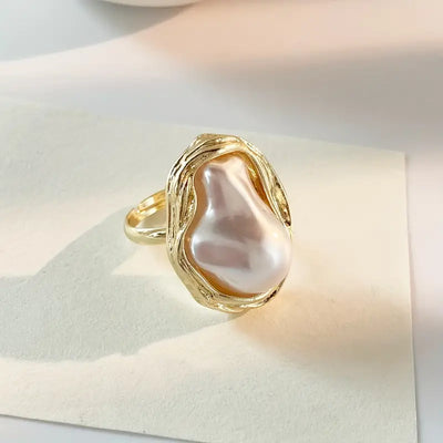 Eveny / Gold Vintage Pearl Ring