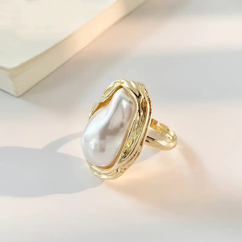 Eveny / Gold Vintage Pearl Ring
