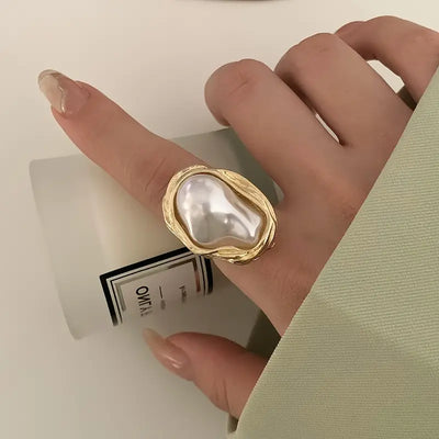 Eveny / Gold Vintage Pearl Ring