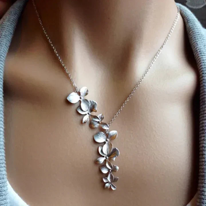 Bloom I Vintage Silver Necklace