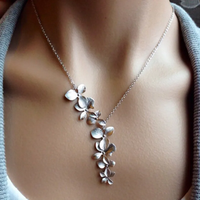 Vita Serena | Silver Flower Necklace