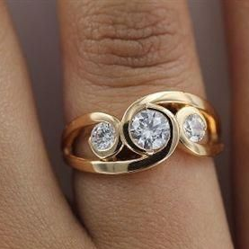 Caryia I Exclusive Vintage Spiral Ring